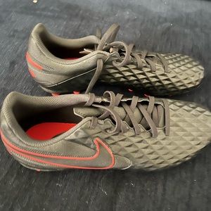 Men’s Nike outdoor soccer cleats NWOT Sz 7.5